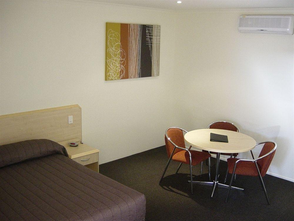 Red Bridge Motor Inn Woombye Exterior photo