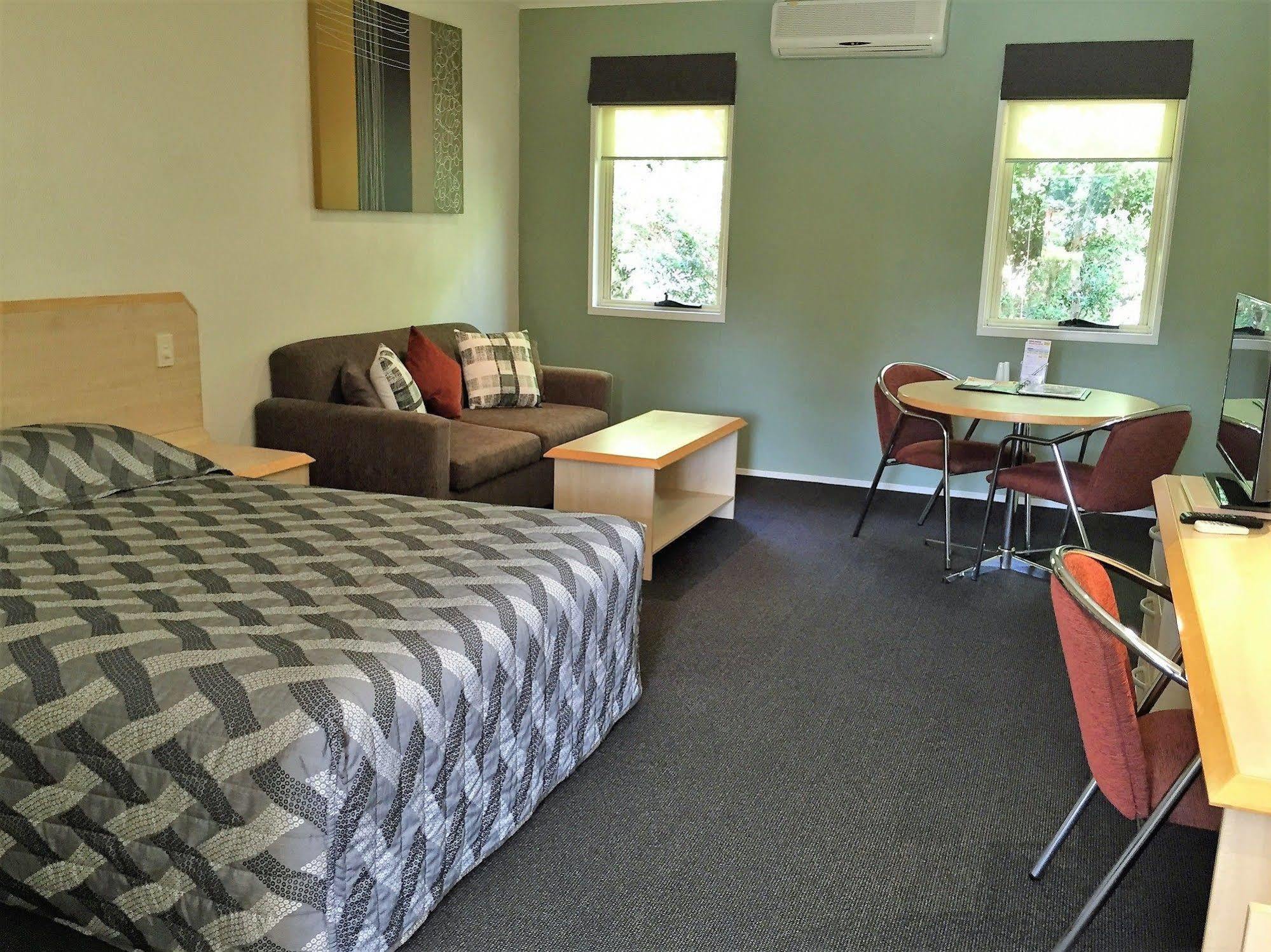 Red Bridge Motor Inn Woombye Exterior photo